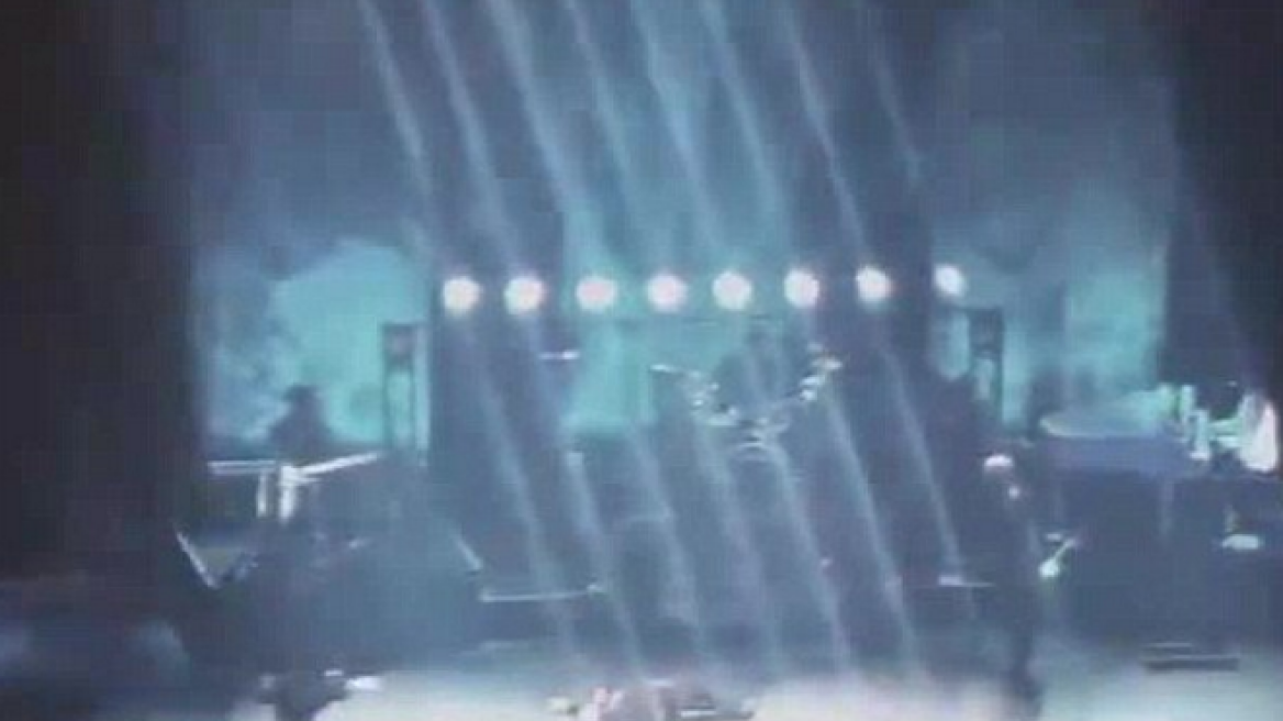 Βίντεο: Ο Meat Loaf κατέρρευσε επί σκηνής ενώ τραγουδούσε το «I'd Do Anything For Love»